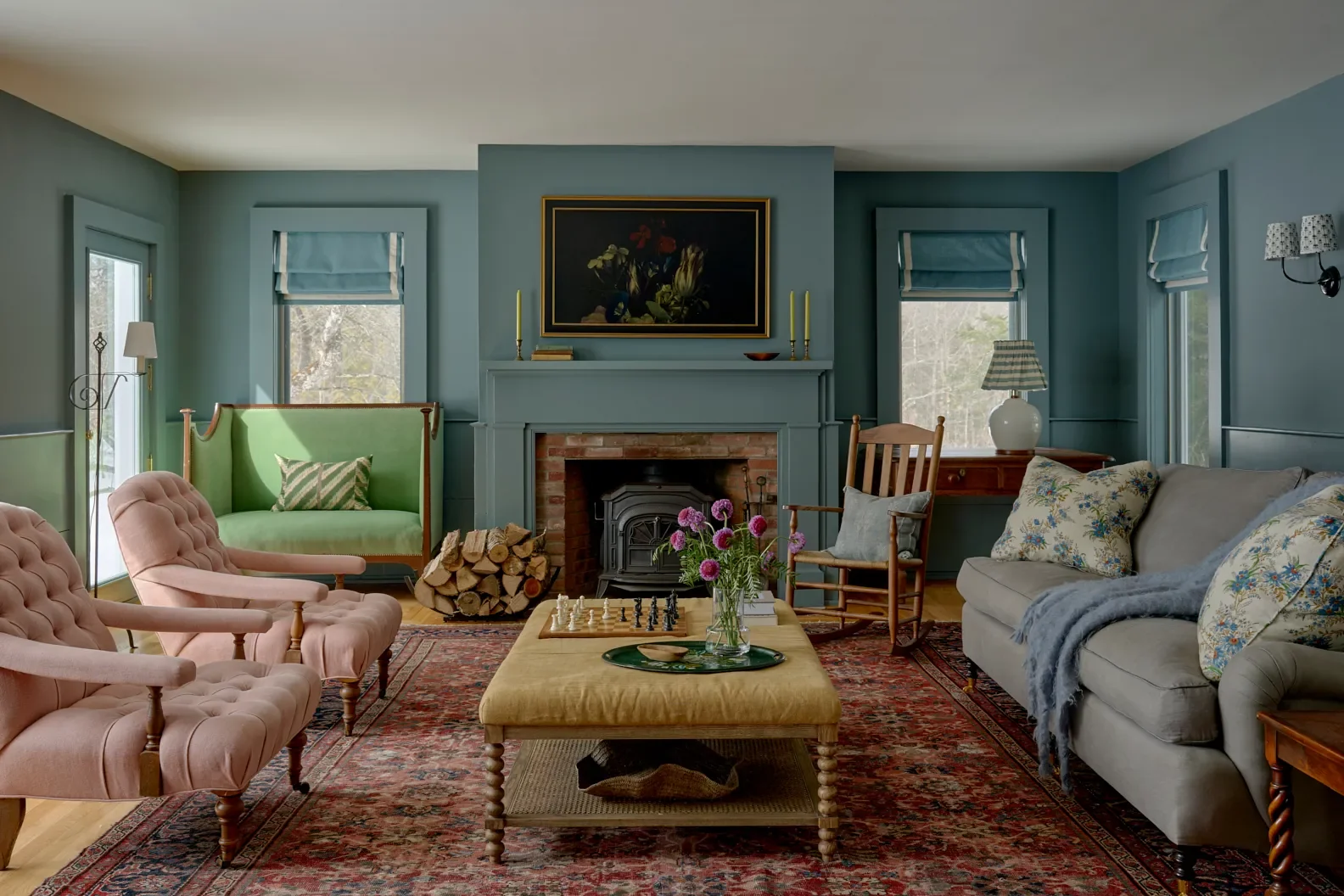 Paint,DeNimesby Farrow & Ball; Settee,Elsie Green; Sofa and side chairs,George Smith.